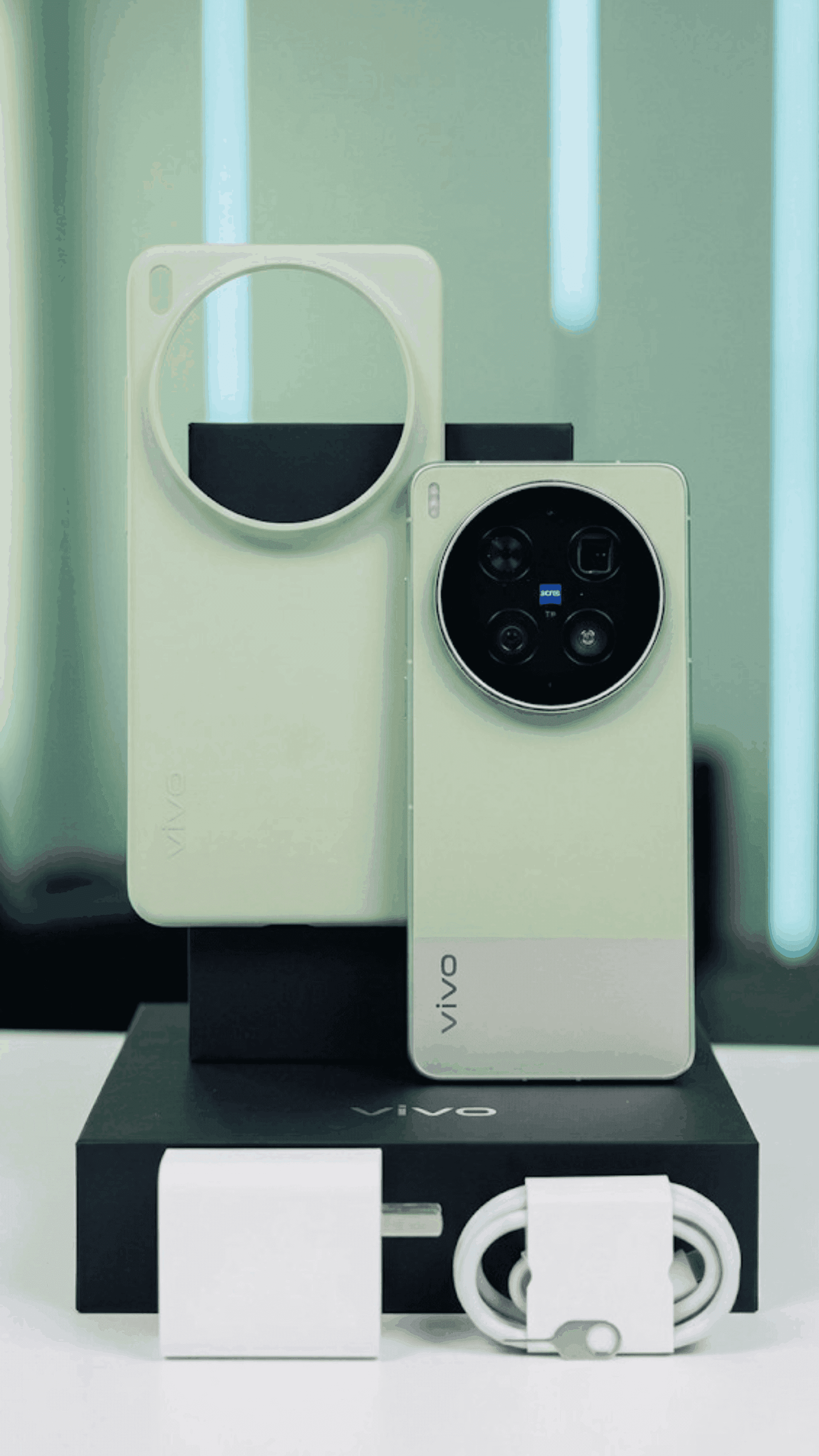 Vivo X300 Ultra Launched in India: Rs. 1,59,999 with 200MP Camera